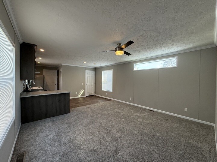 Building Photo - 10610 State Rte 762