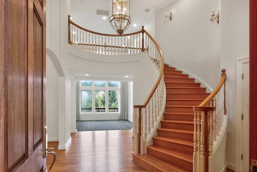 Building Photo - 1645 SE Oak Shore Ln