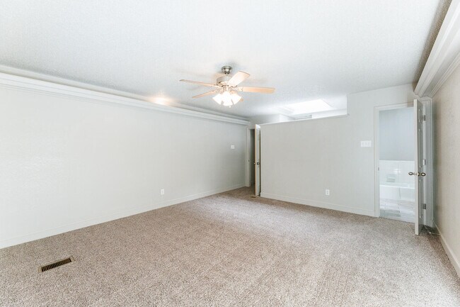 Building Photo - 9603 Orlando Ave