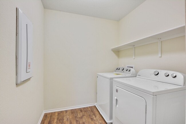 Building Photo - Inviting 4BD/3BA Rental Home with Walk-In Closet & Big Yard