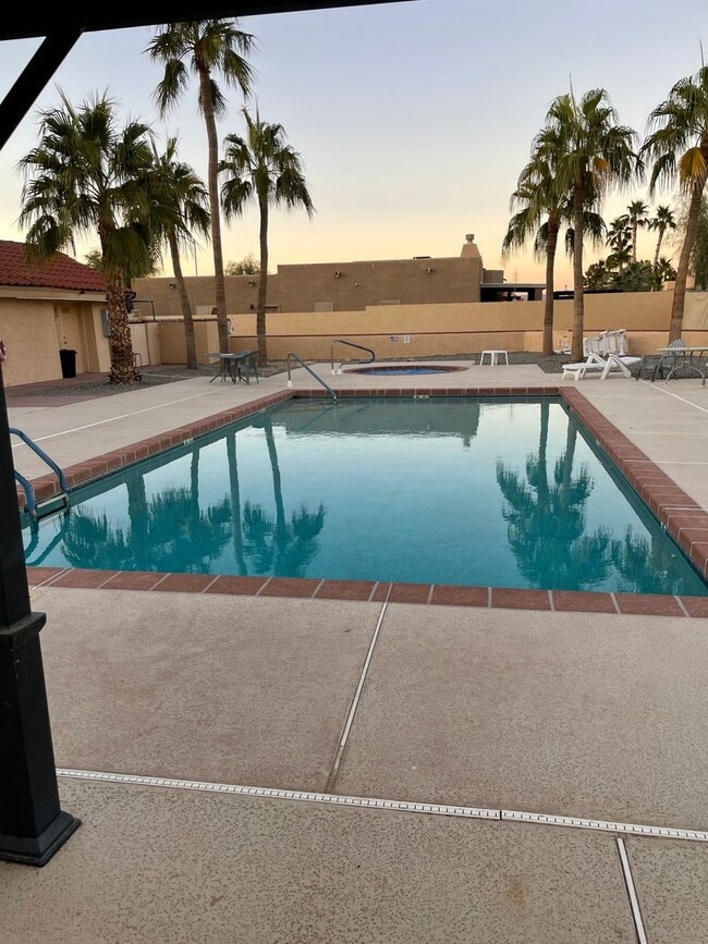 Building Photo - 10367 S Del Rey Dr