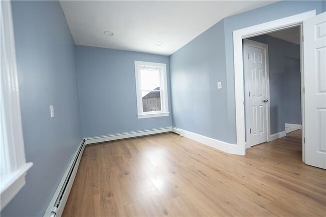 Building Photo - 167 Baxter St