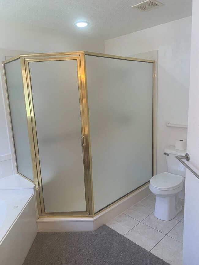 Building Photo - Wonderful 3 Bed 2 Bath Single Story on Sou...