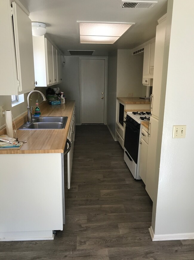 Building Photo - 440 W Santa Barbara St