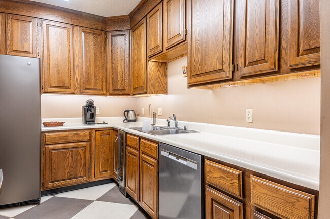 Building Photo - 355 S Broadway