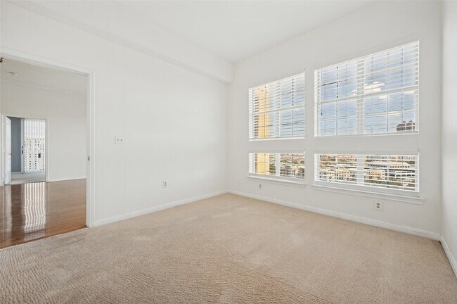 Building Photo - 3225 Turtle Creek Blvd