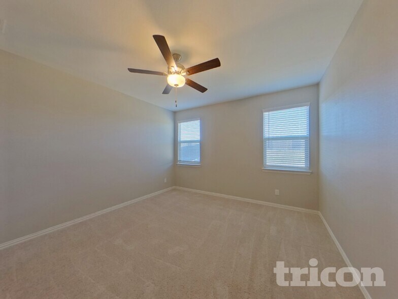 Building Photo - 231 Jenkinson Dr