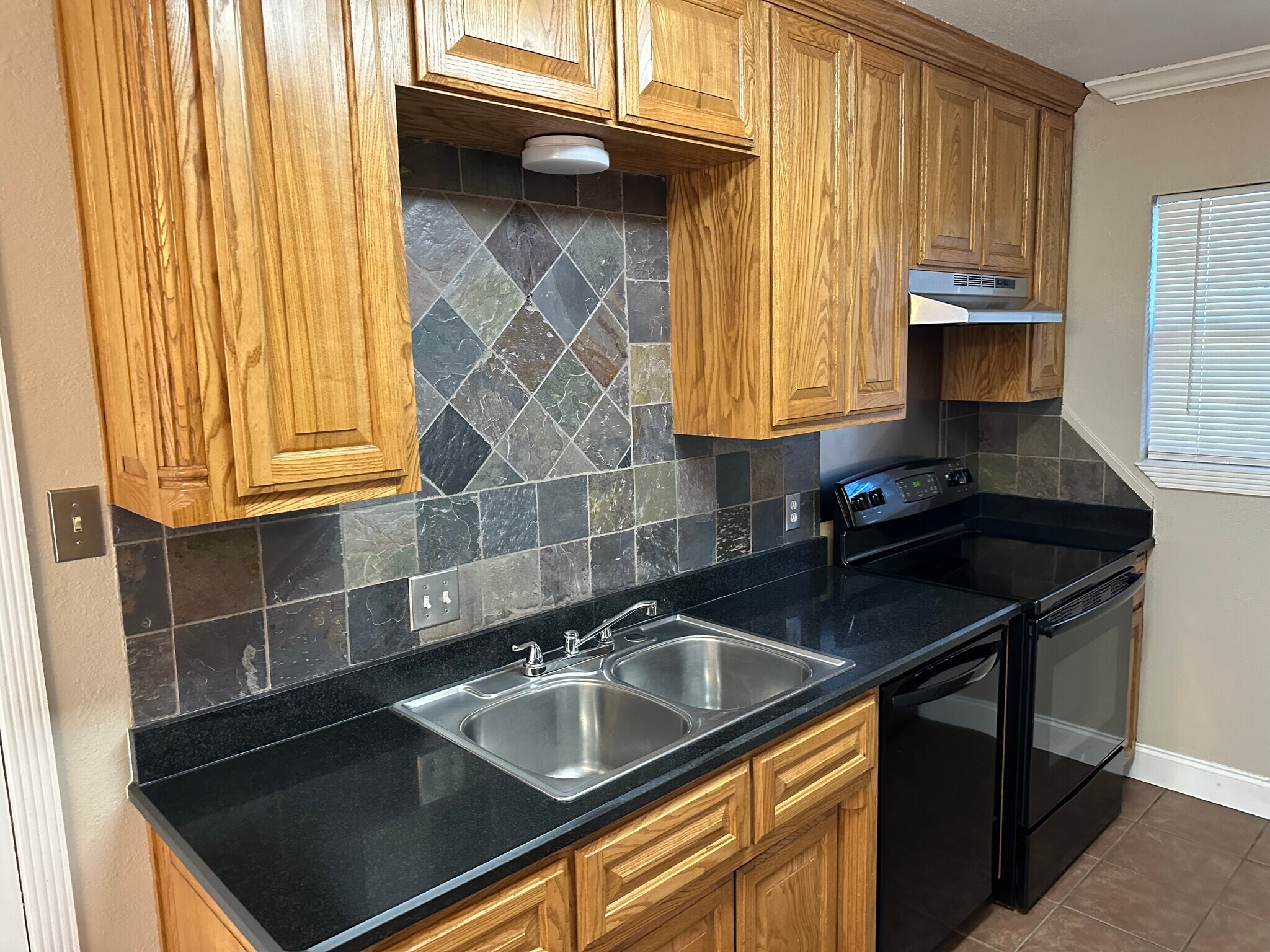 Building Photo - 1200 Woodruff St