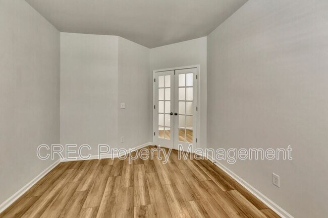 Building Photo - 146 Red Blf St