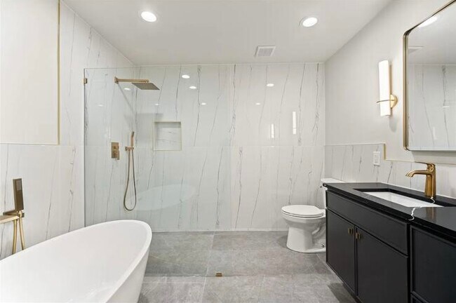 Building Photo - 7639 Royal Ln