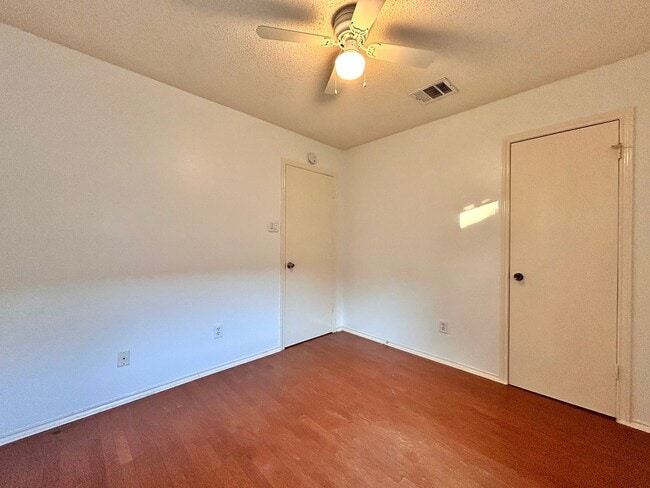 Building Photo - Charming Milwood Home Near Apple Campus & The Domain