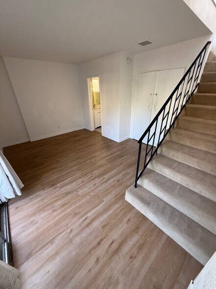 Building Photo - 1544 S Beverly Glen Blvd