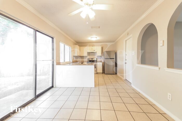 Building Photo - 1205 Colony Dr