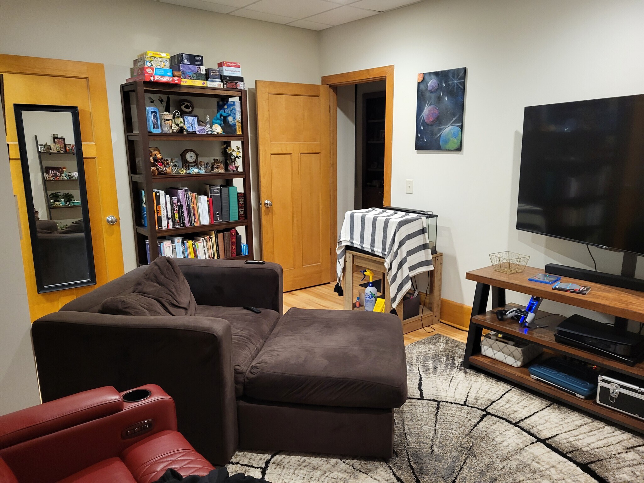 Building Photo - 437 Main St