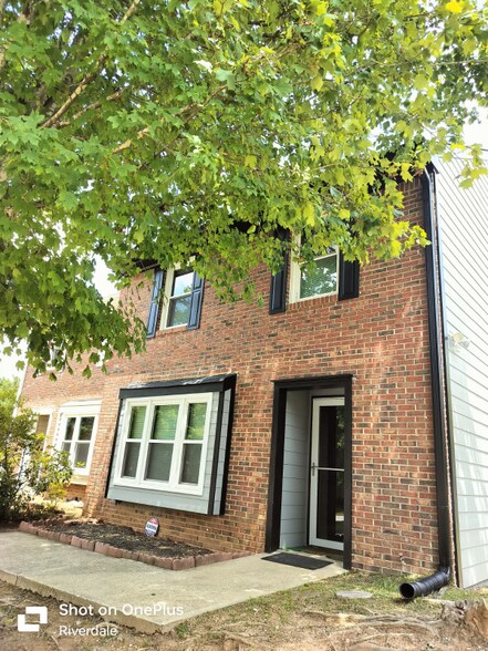 Primary Photo - 1 Woodlake Dr