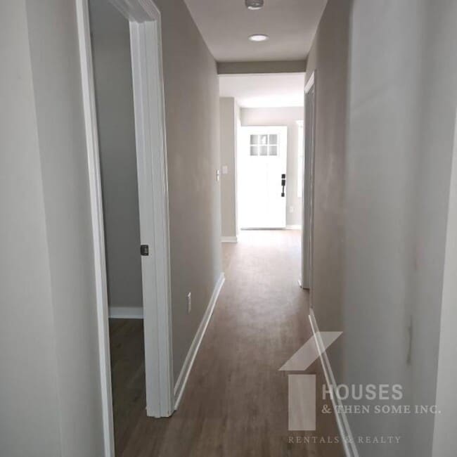 Building Photo - 511 Hampton Ave