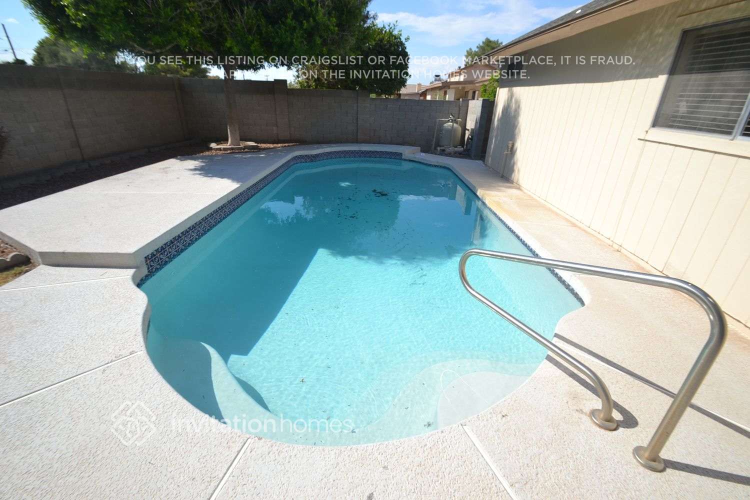 Building Photo - 704 N Oracle Cir