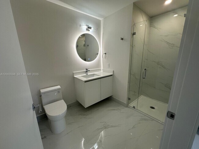 Building Photo - 700 NE 24th St