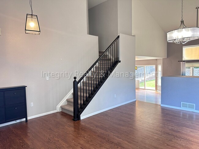 Building Photo - 10163 Foxridge Cir