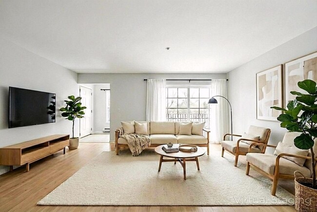 Building Photo - 120 W Oakbrook Dr