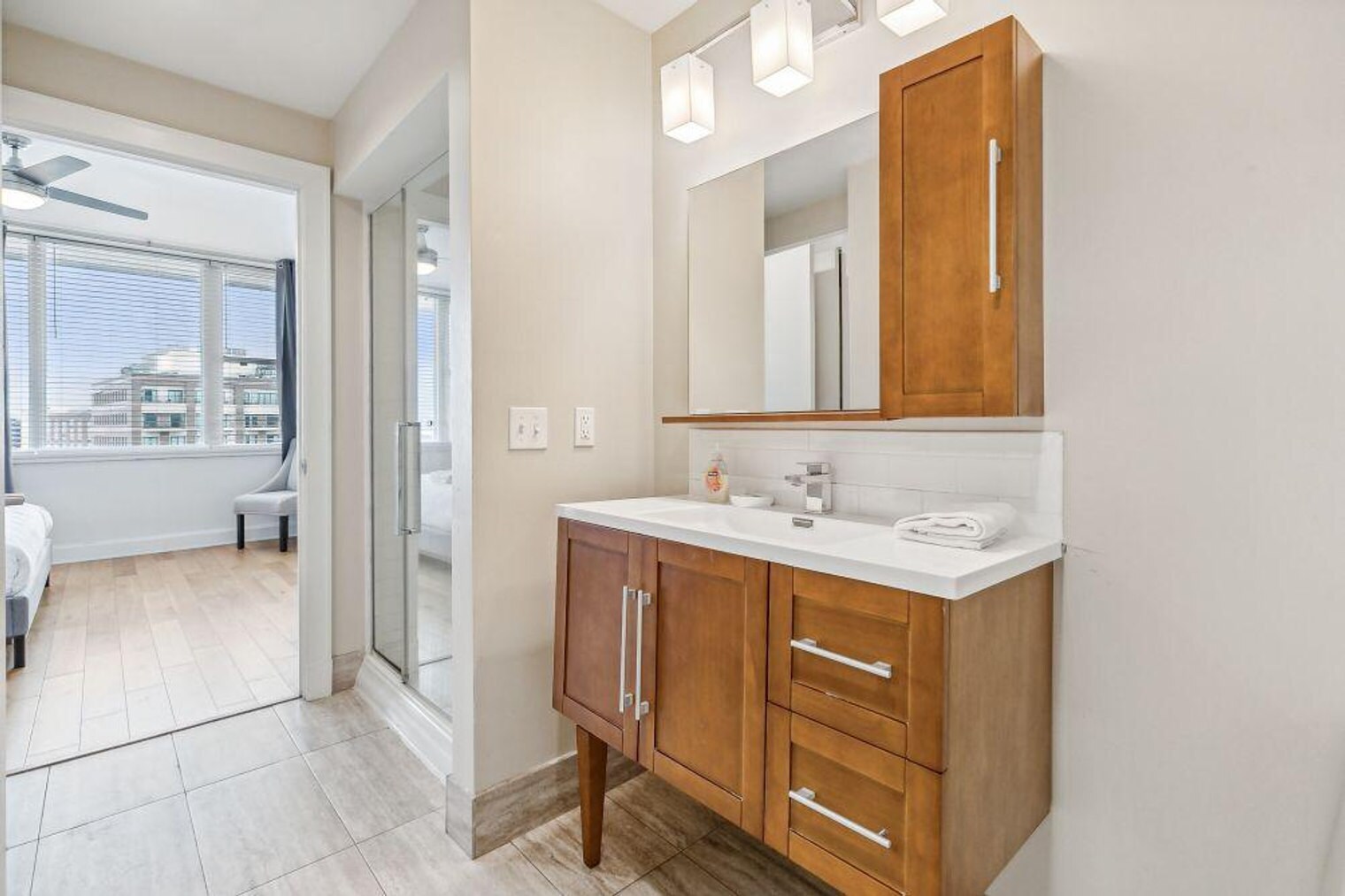 Building Photo - 925 Common St