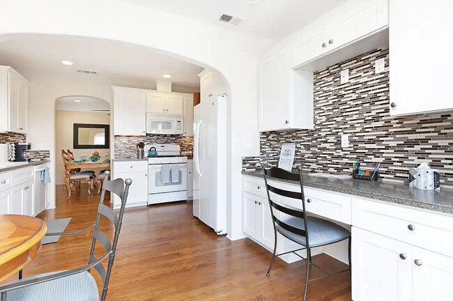 Building Photo - Canyon Home with Views and Solar