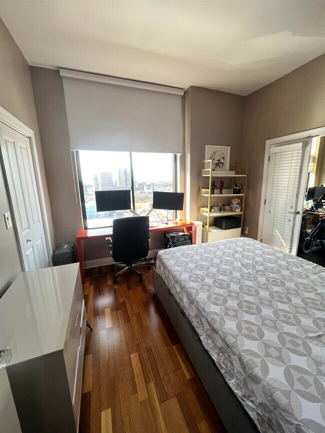 Building Photo - 700 1st St