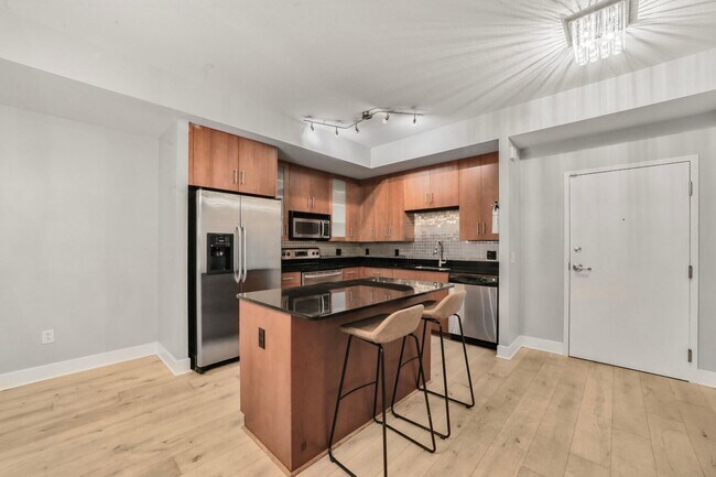 Building Photo - Available Now! High End 1 Bed/ 1 Bath in A...