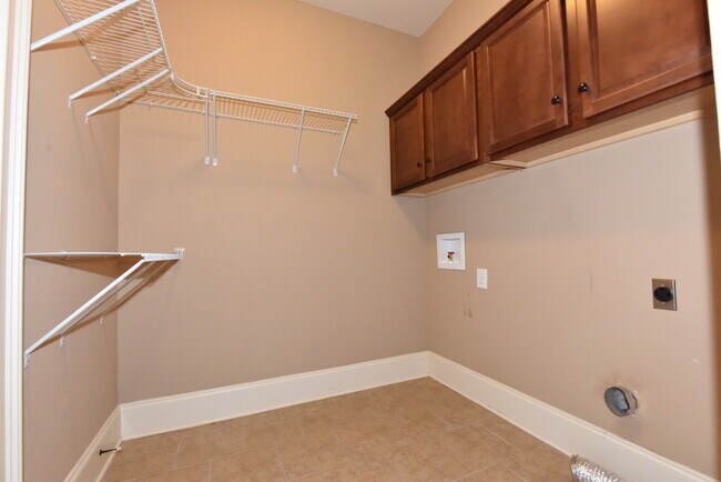 Building Photo - 1453 Cloverbrook Cir