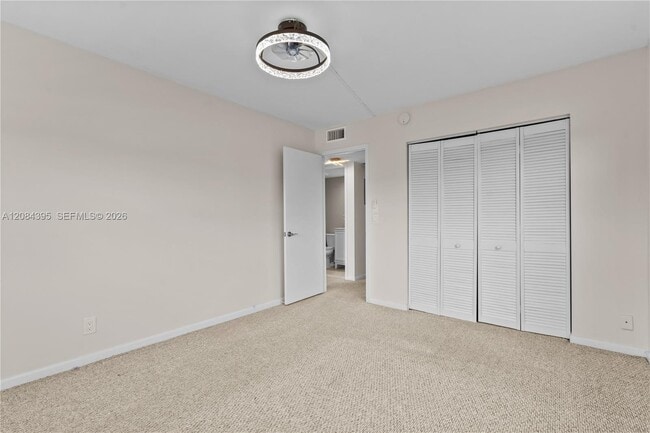 Building Photo - 523 Fanshaw M