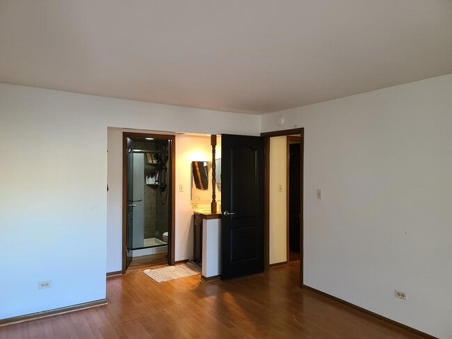 Building Photo - 817 Oakton St