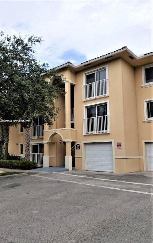 Building Photo - 9909 Westwood Dr