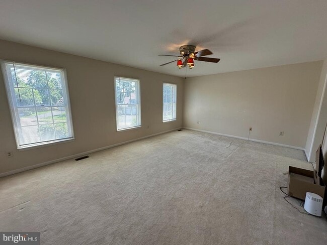 Building Photo - 893 Broad Oaks Dr