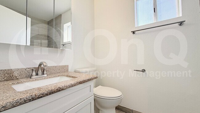 Building Photo - 1712 E Pepper Cir