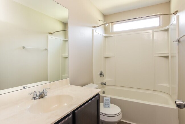 Building Photo - 213 Willow Weald Ct