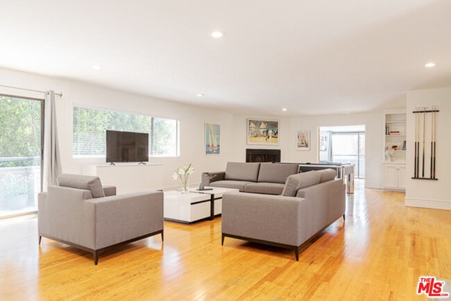 Building Photo - 110 N Barrington Ave