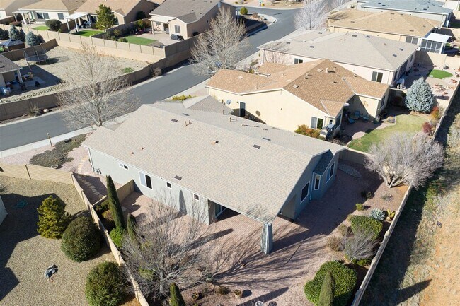 Building Photo - Beautiful 2 bed + den, 2 bath Home Located in Quailwood!