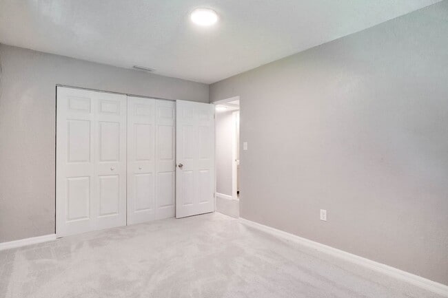 Building Photo - Updated 3/2 Pool Home in Apopka (Mt. Plymo...