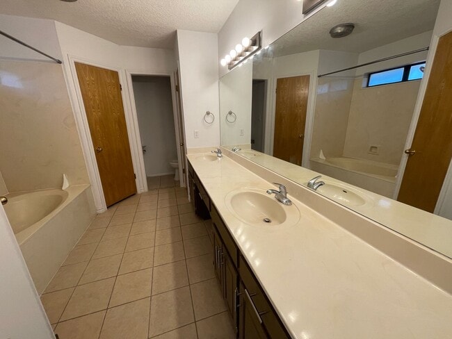 Building Photo - 112 Brookway Dr