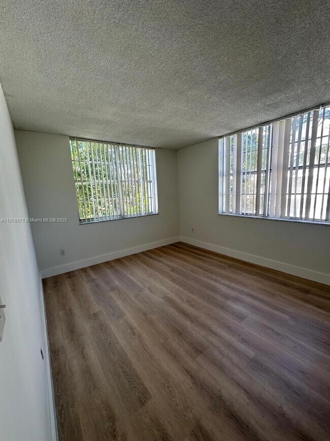 Building Photo - 496 NW 165th St