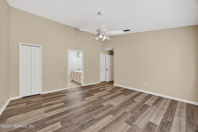 Building Photo - 13727 Richmond Park Dr N