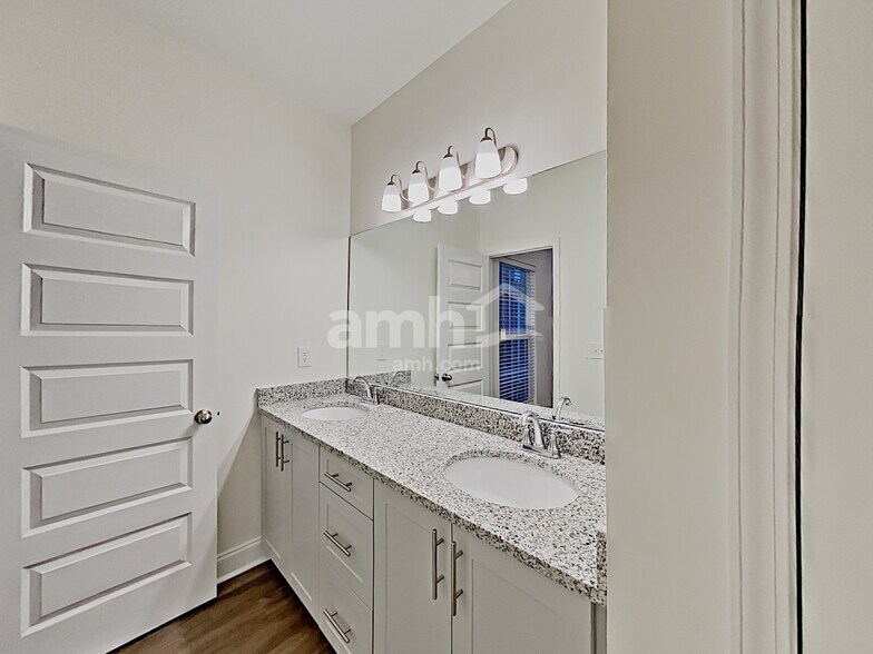 Building Photo - 5312 Tupelo St