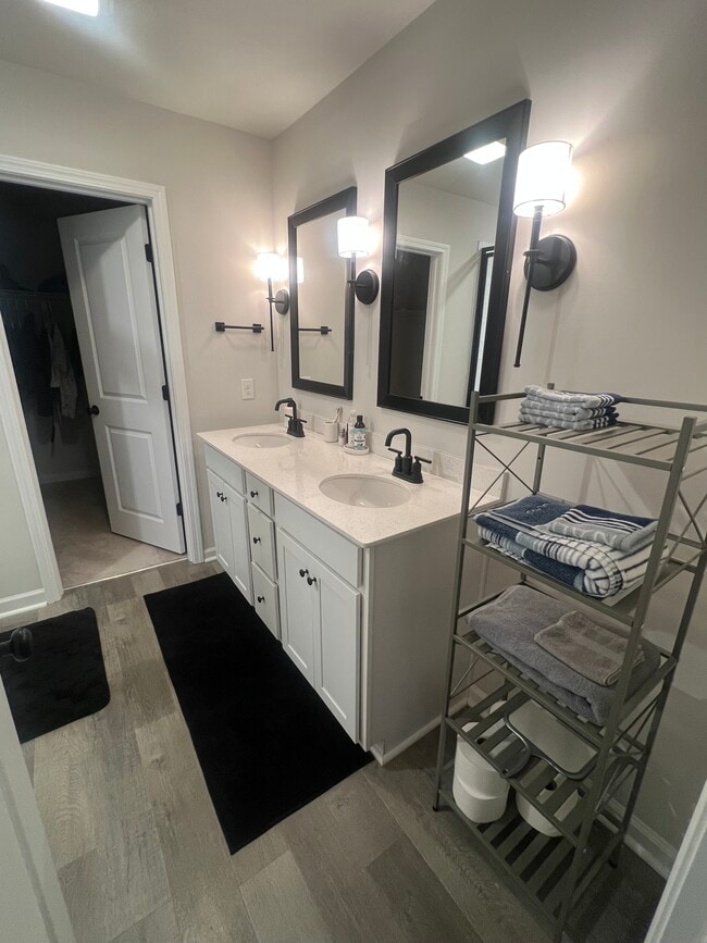 Building Photo - 218 Parkwood Vista Way