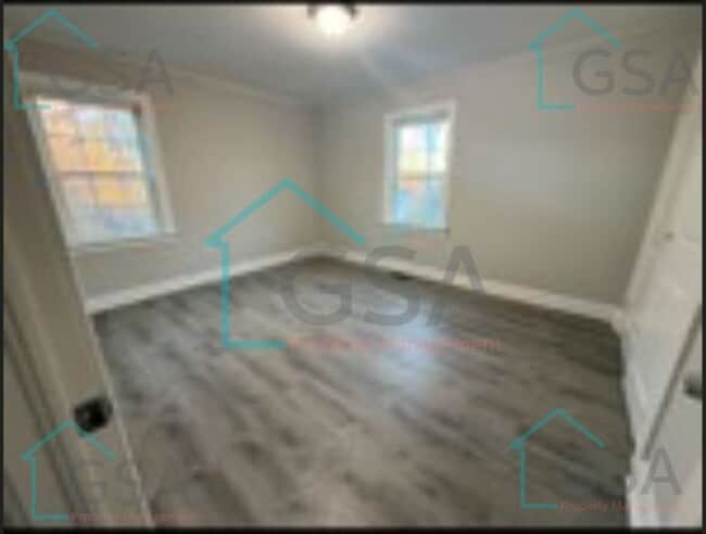 Building Photo - 2 Bedroom 1 Bath Available!