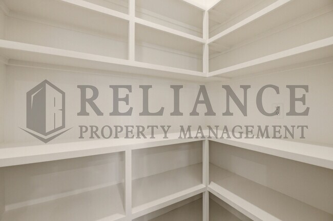 Building Photo - 619 Elmwood St