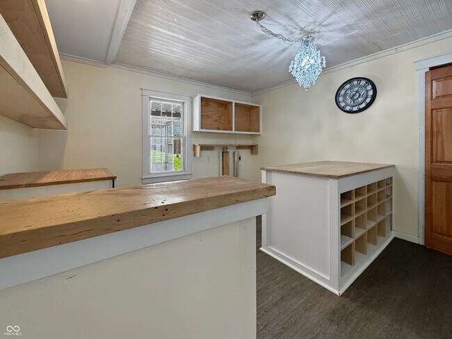 Building Photo - 5325 W Smith Valley Rd