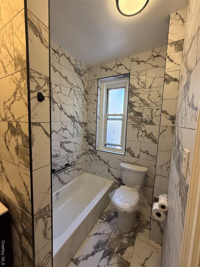 Building Photo - 2166 Bronx Pk E