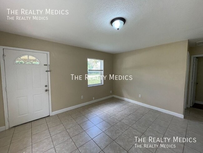 Building Photo - 832 Rockhill St