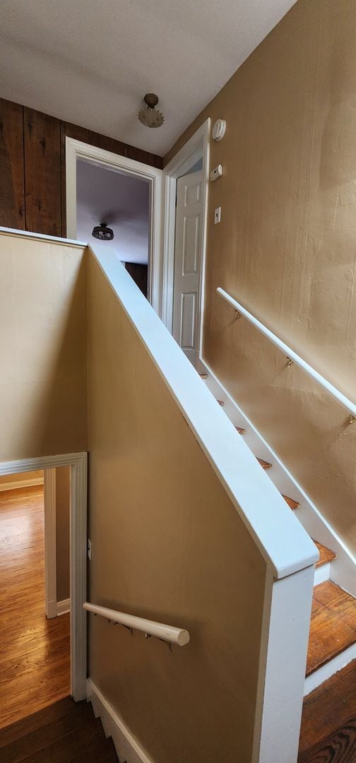 Building Photo - Welcome to this charming 3-bedroom, 2-bath...