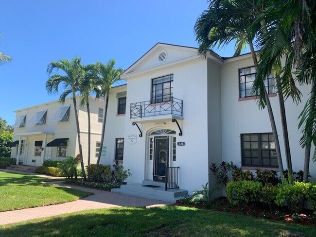 Building Photo - 120 N Palmway Lake Worth, FL 33460